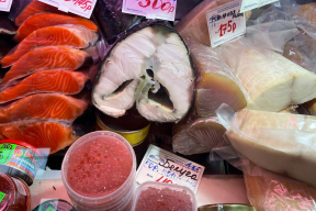 «Нарядная Комаровка». Большой список новогодних цен на продукты, которые предлагает главный рынок страны